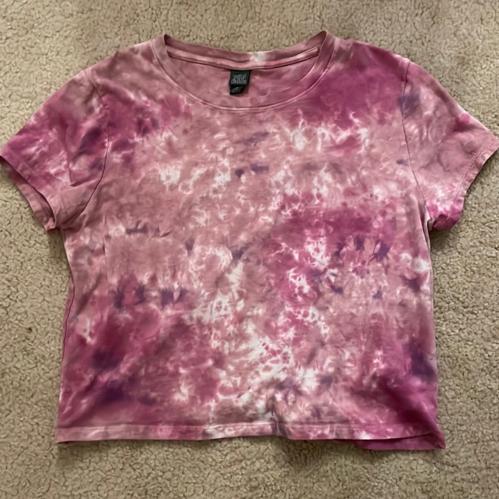 Womens medium short sleeve pink, purple, and white tie dye crop top.